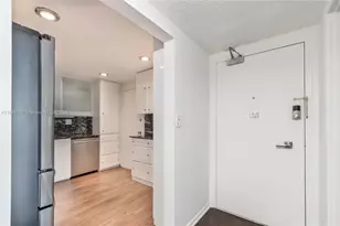 300 Bayview Dr, Sunny Isles Beach, FL 33160 - Photo 8