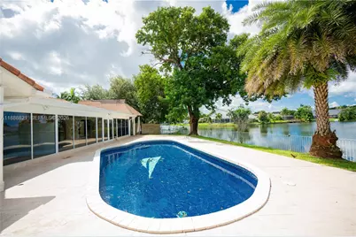 9881 SW 1st Ct, Plantation, FL 33324 - Photo 4