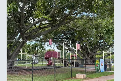 610 NE 2nd St #205, Dania Beach, FL 33004 - Photo 4