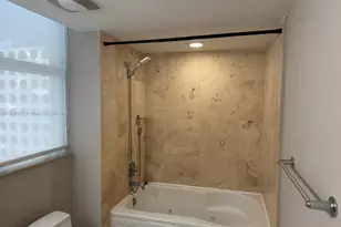 41 SE 5th St, Miami, FL 33131 - Photo 20