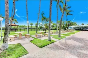 2555 Collins Ave, Miami Beach, FL 33140 - Photo 20