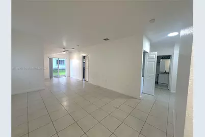 2731 NE 3rd Dr #101, Homestead, FL 33033 - Photo 2