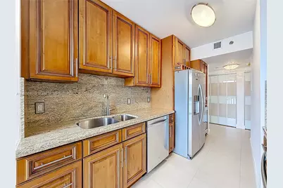 1000 W Island Blvd #2208, Aventura, FL 33160 - Photo 8