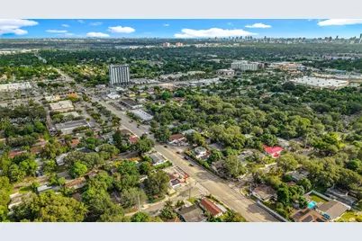 605 NE 164th St, Miami, FL 33162 - Photo 1