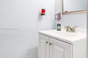 7000 W 15th Ct, Hialeah, FL 33014 - Photo 16