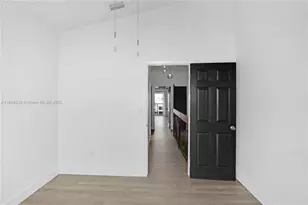 5530 W 26th Ct, Hialeah, FL 33016 - Photo 28