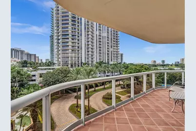 20191 E Country Club Dr #511, Aventura, FL 33180 - Photo 30