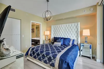 55 SW 9th St #2201, Miami, FL 33130 - Photo 12