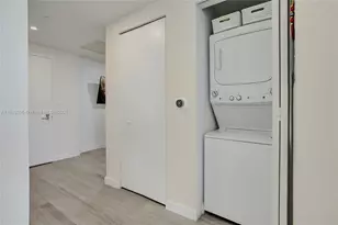 55 SW 9th St, Miami, FL 33130 - Photo 38