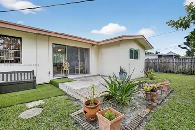 160 NW 34th St, Oakland Park, FL 33309 - Photo 28