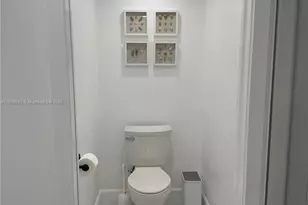 201 Golden Isles Dr, Hallandale Beach, FL 33009 - Photo 18