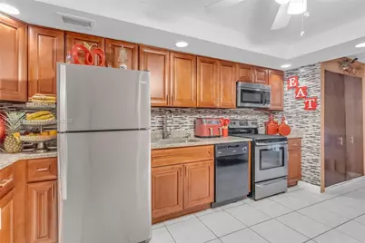830 E 12th Pl, Hialeah, FL 33010 - Photo 6
