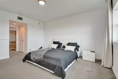 14951 Royal Oaks Ln #1704, North Miami, FL 33181 - Photo 32