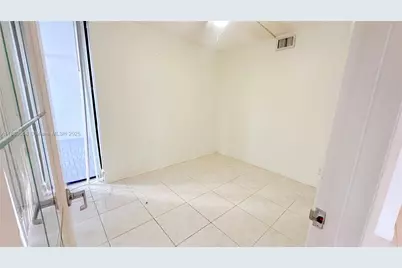 800 Parkview Dr #323, Hallandale Beach, FL 33009 - Photo 14