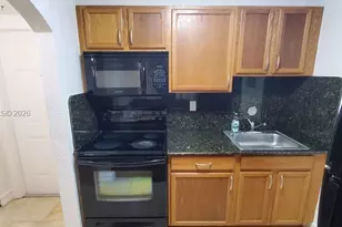 445 SW 11th St, Miami, FL 33130 - Photo 12