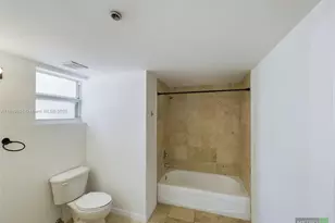 425 NE 30th St, Miami, FL 33137 - Photo 8