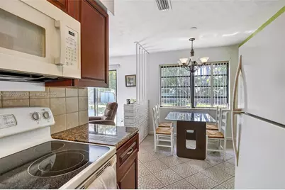 160 NW 34th St, Oakland Park, FL 33309 - Photo 12