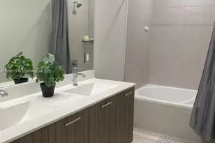 8363 NW 41st St, Doral, FL 33166 - Photo 10