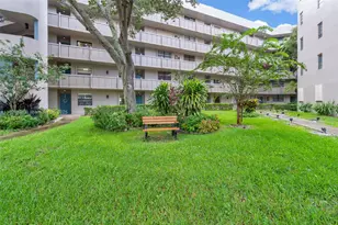 1100 Colony Point Cir, Pembroke Pines, FL 33026 - Photo 2