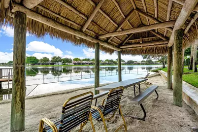 1100 Colony Point Cir #504, Pembroke Pines, FL 33026 - Photo 22