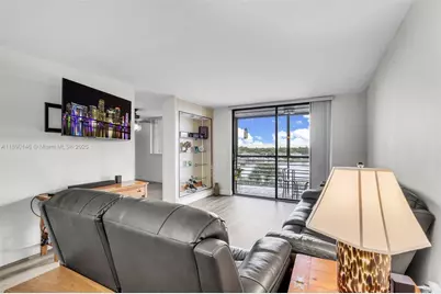 1100 Colony Point Cir #504, Pembroke Pines, FL 33026 - Photo 6