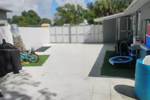 1712 NW 15th Terrace, Fort Lauderdale, FL 33311 - Photo 2