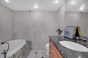2737 S Oakland Forest Dr, Oakland Park, FL 33309 - Photo 18