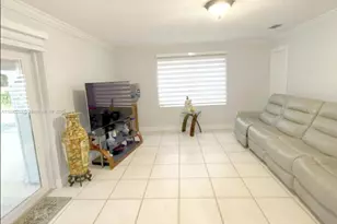 16841 NW 80th Ct, Miami Lakes, FL 33016 - Photo 14