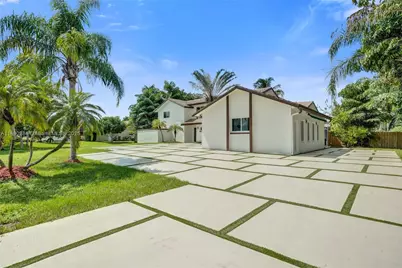 2181 SW 117th Ter, Davie, FL 33325 - Photo 2