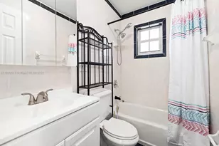 911 E 14th Pl, Hialeah, FL 33010 - Photo 18