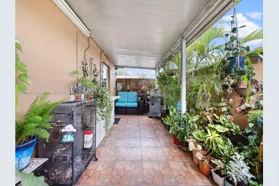 911 E 14th Pl, Hialeah, FL 33010 - Photo 38