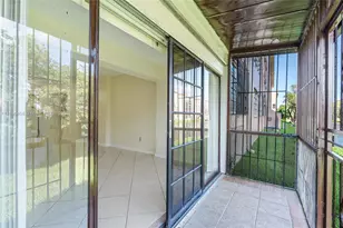 8895 Fontainebleau Blvd, Miami, FL 33172 - Photo 32