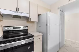 8895 Fontainebleau Blvd, Miami, FL 33172 - Photo 18