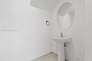 1100 SE 26th Ter, Homestead, FL 33035 - Photo 14