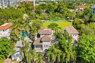 821 SE 2nd Ct, Fort Lauderdale, FL 33301 - Photo 2