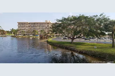 250 Jacaranda Dr #305, Plantation, FL 33324 - Photo 2