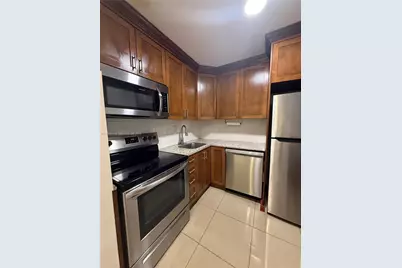 100 SE 5th Ave #1, Hallandale Beach, FL 33009 - Photo 16