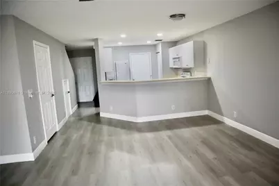 8656 S S Southgate Shores Cir #8656, Tamarac, FL 33321 - Photo 6