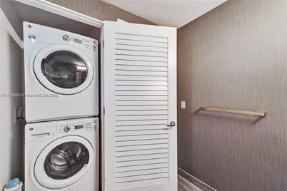 1010 Brickell Ave #4009, Miami, FL 33131 - Photo 16