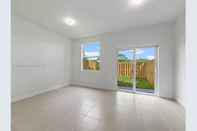 1529 SE 27th Rd, Homestead, FL 33035 - Photo 6