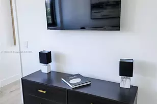 121 NE 34th St, Miami, FL 33137 - Photo 10