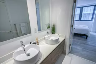 121 NE 34th St, Miami, FL 33137 - Photo 12