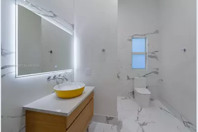 635 SW 9th St, Hallandale Beach, FL 33009 - Photo 22