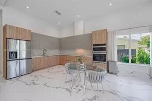 635 SW 9th St, Hallandale Beach, FL 33009 - Photo 6