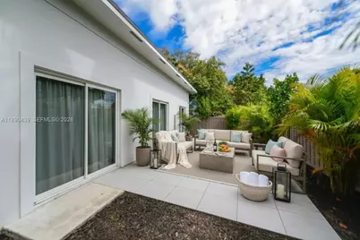 635 SW 9th St, Hallandale Beach, FL 33009 - Photo 38