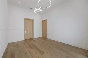 635 SW 9th St, Hallandale Beach, FL 33009 - Photo 12