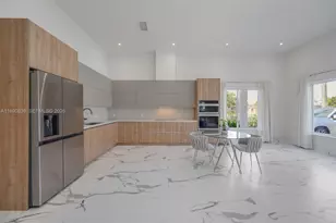 635 SW 9th St, Hallandale Beach, FL 33009 - Photo 8