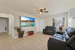 923 N 16th Ct, Hollywood, FL 33020 - Photo 6