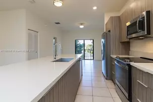 7815 NW 104th Ave, Doral, FL 33178 - Photo 6