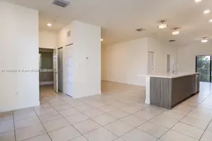 7815 NW 104th Ave, Doral, FL 33178 - Photo 4